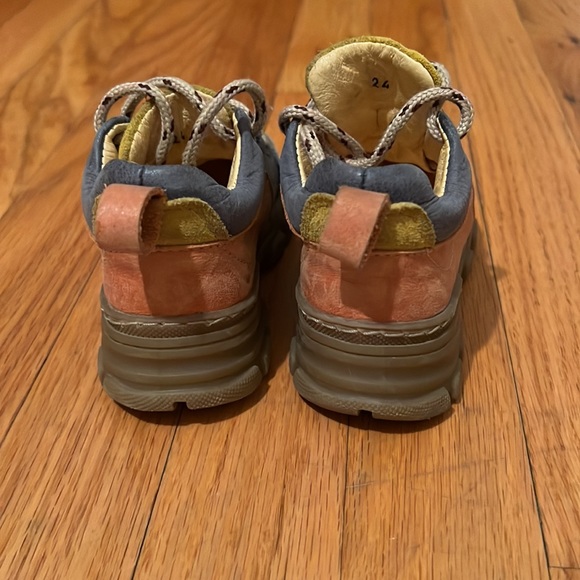 Dulis colorblock sneaks! - Picture 3 of 6